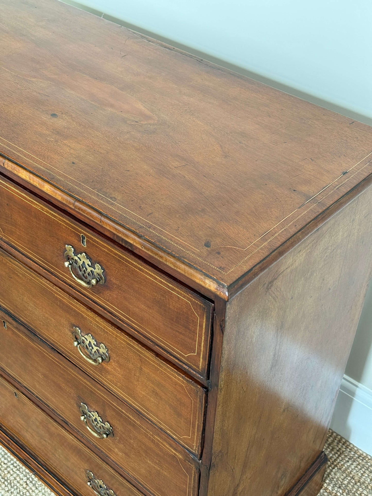 Georgian chest of drawers with inlay detail