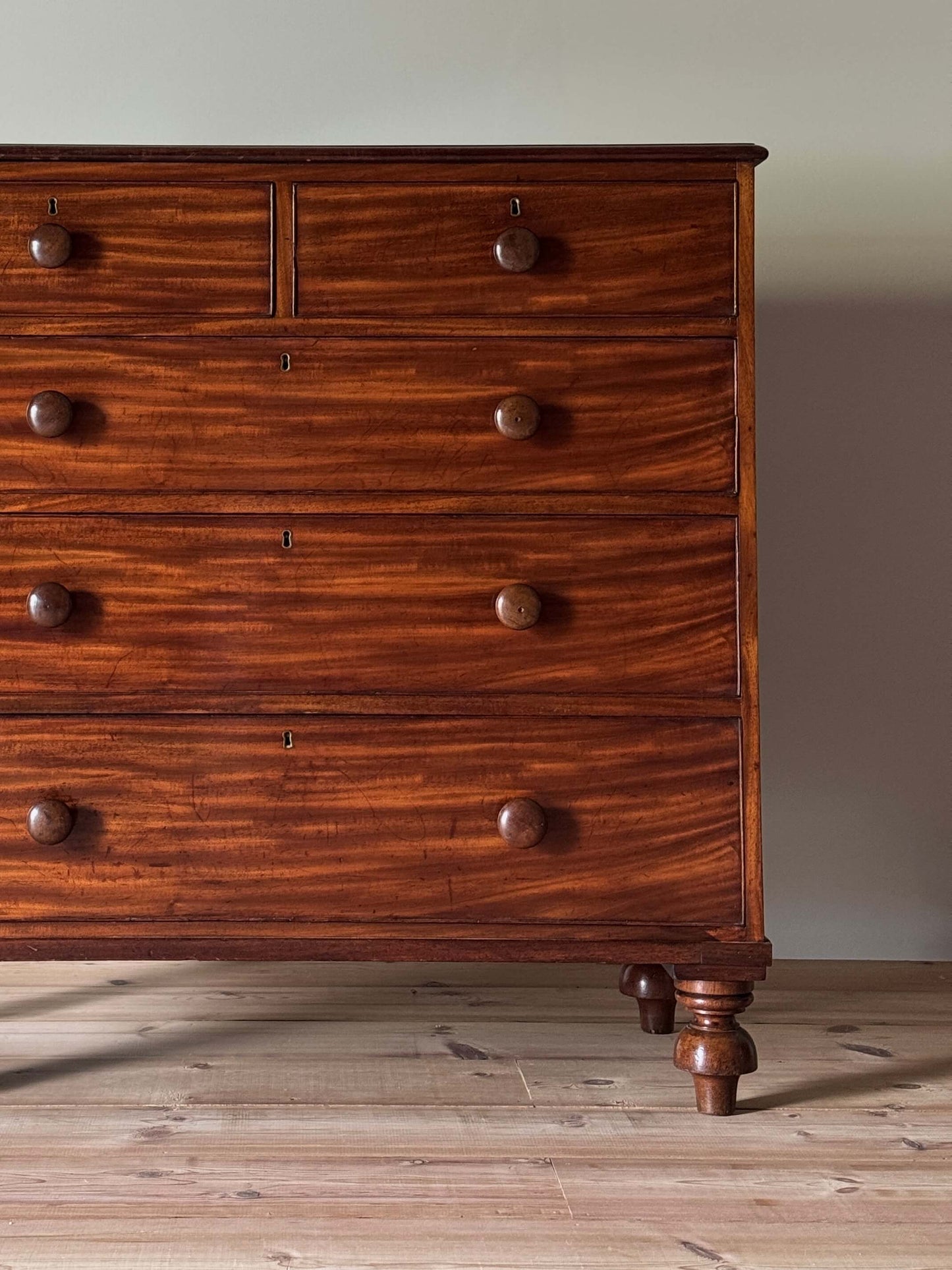 Victorian mahogany chest of drawers