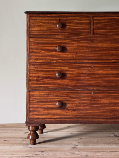 Victorian mahogany chest of drawers