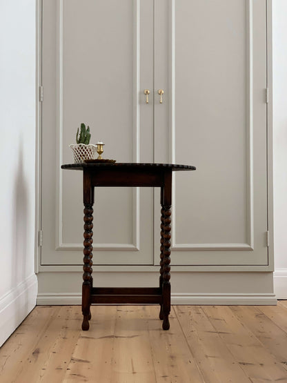 Antique oak table with scalloped edges and bobbin legs