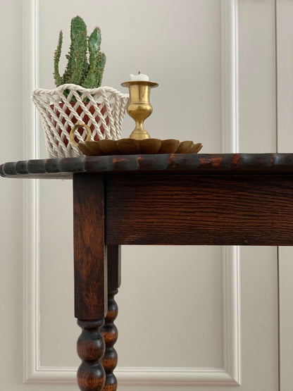 Antique oak table with scalloped edges and bobbin legs