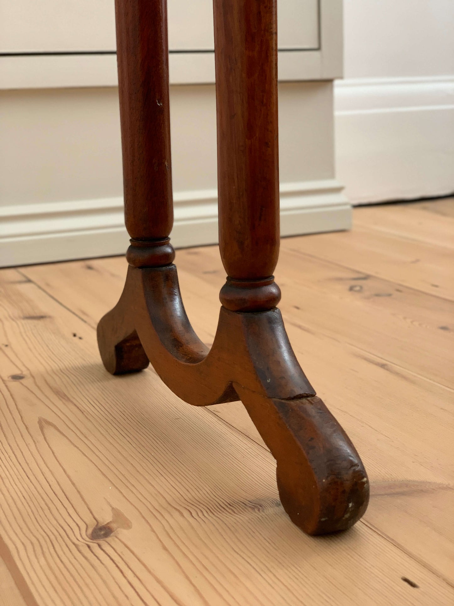 Antique Victorian freestanding towel rail