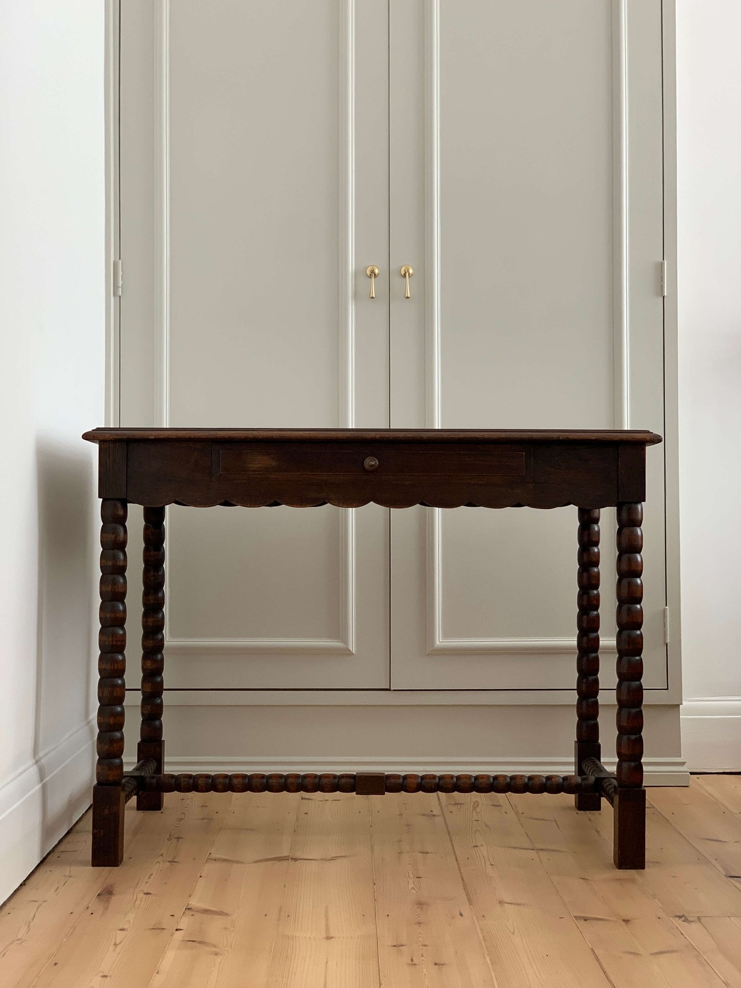 French antique oak scalloped bobbin console