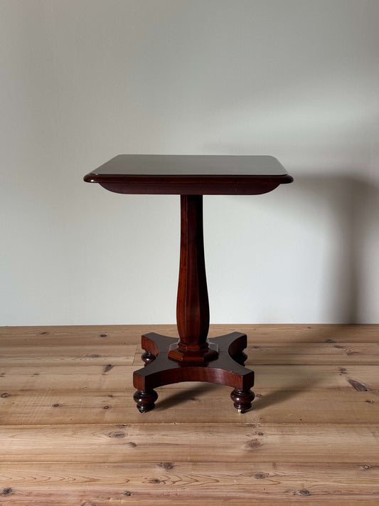 Victorian mahogany tilt-top side table