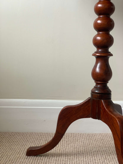 Victorian mahogany bobbin tilt side table with oval top