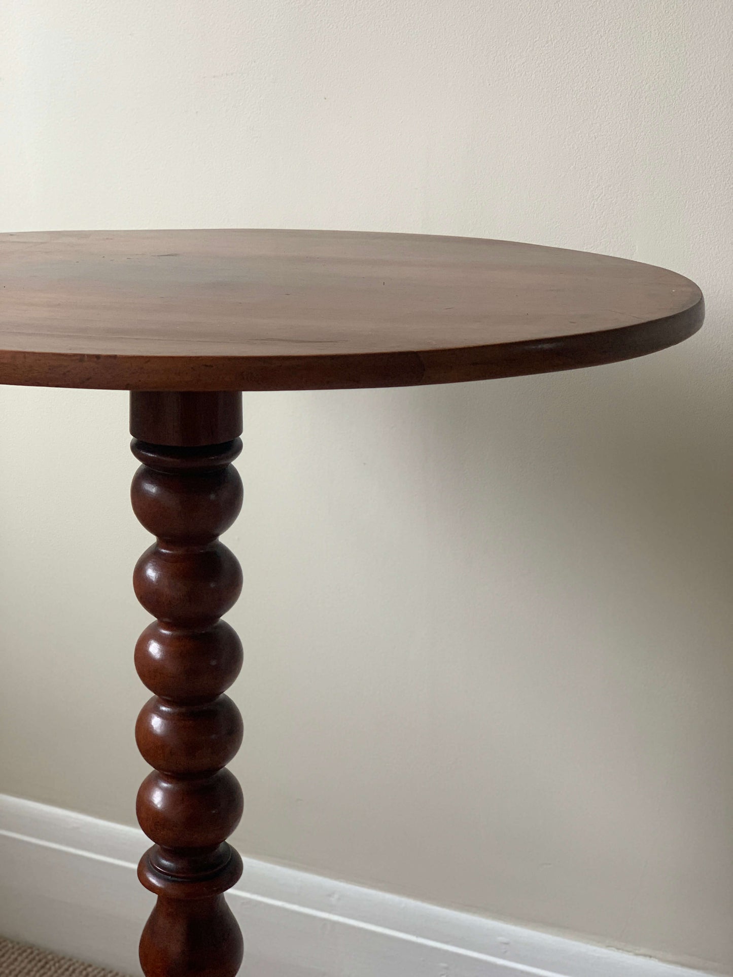 Victorian mahogany bobbin tilt side table with oval top