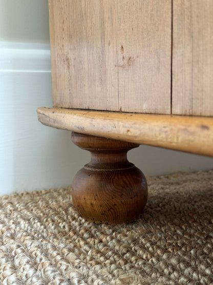 Victorian pine chest of drawers