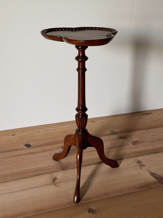 Victorian mahogany clover table wine table