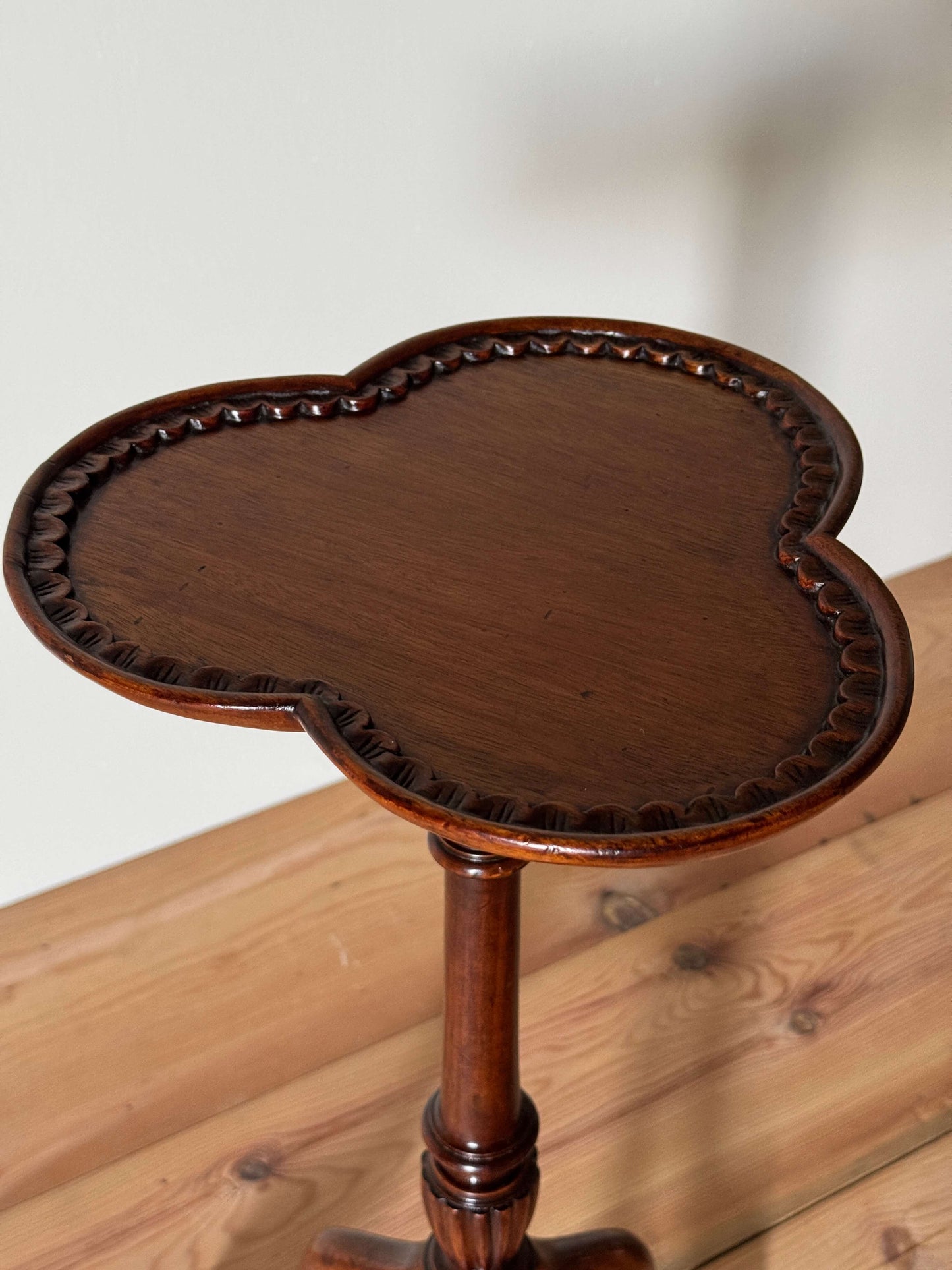 Victorian mahogany clover table wine table