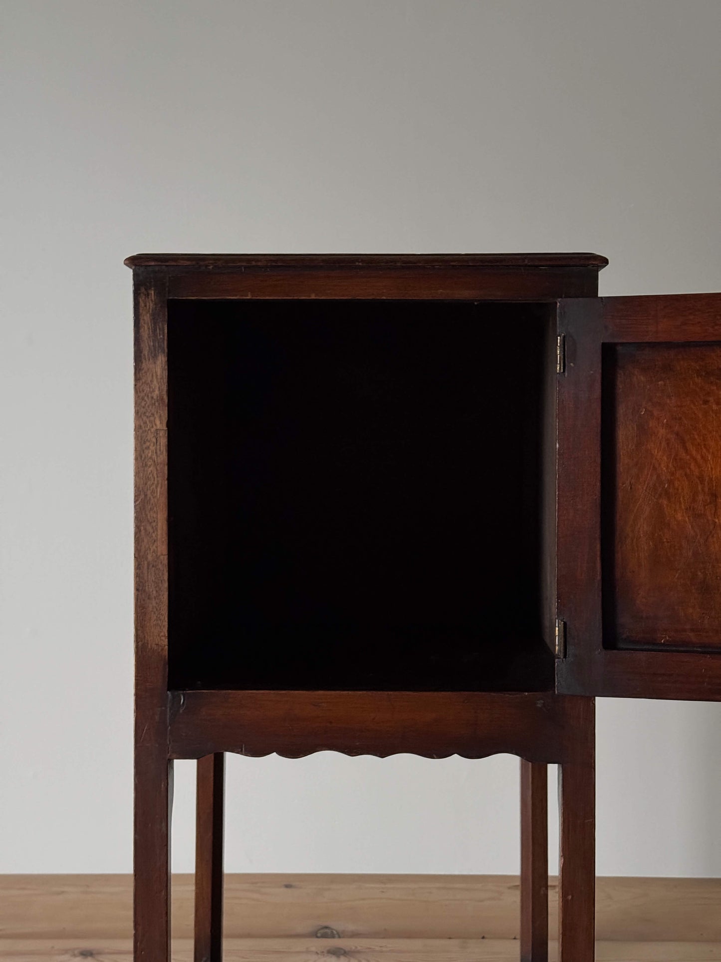 Georgian mahogany single bedside table