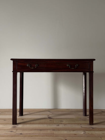 Georgian mahogany desk with drawer