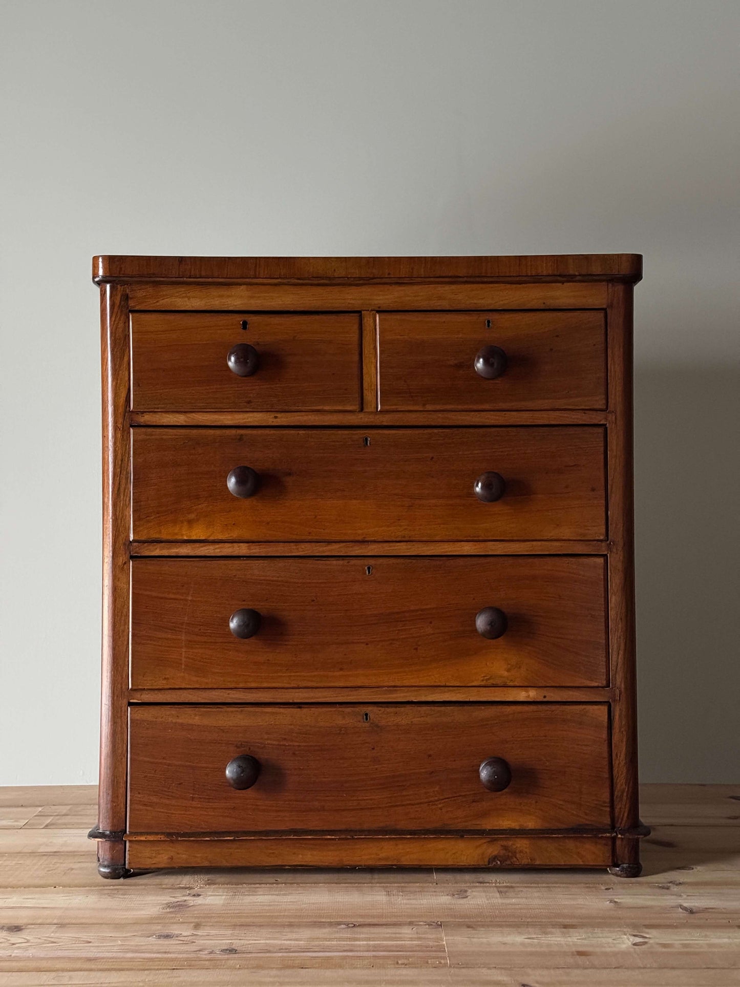 Victorian chest of drawers