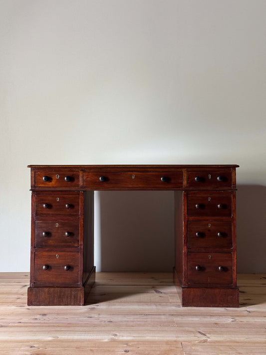 Victorian mahogany pedestal desk