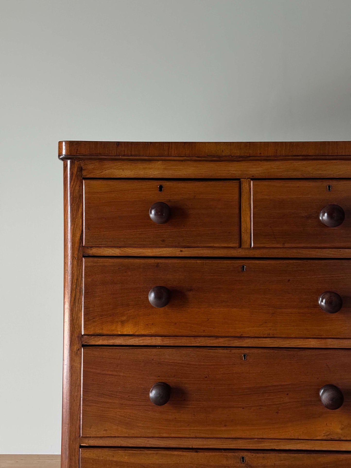 Victorian chest of drawers