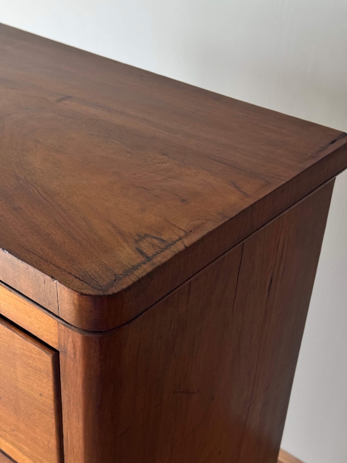 Victorian chest of drawers