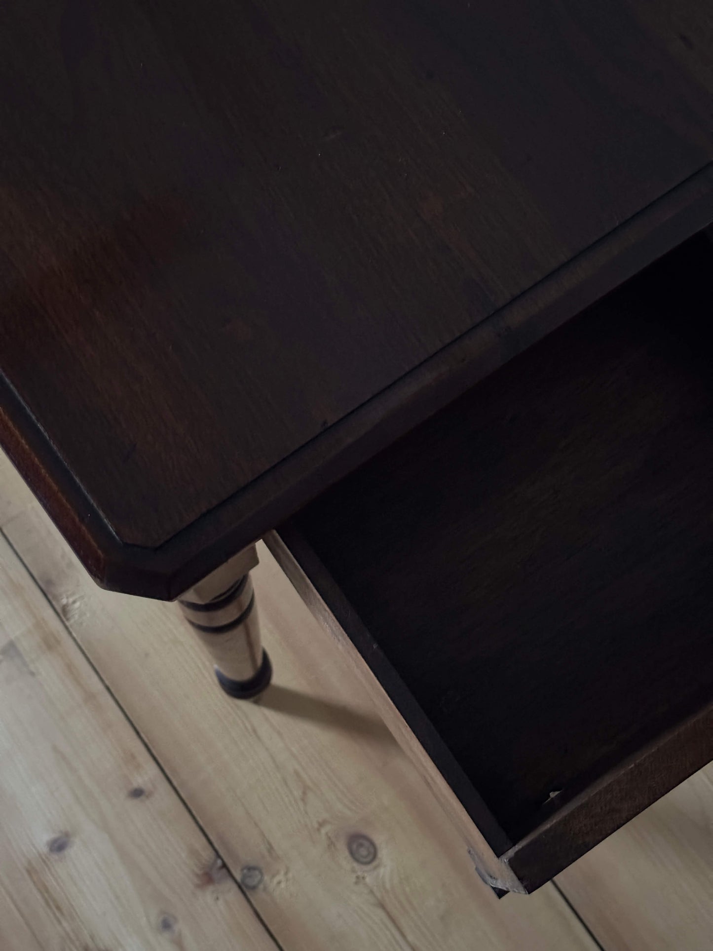 Antique walnut scalloped console table with drawer