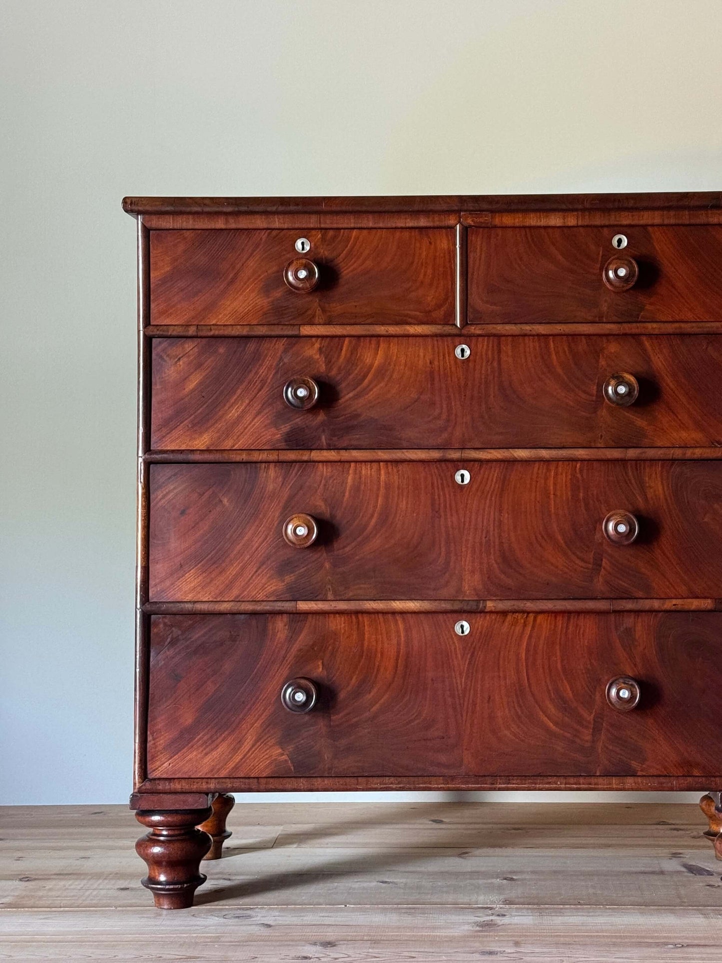 Victorian mahogany chest of drawers