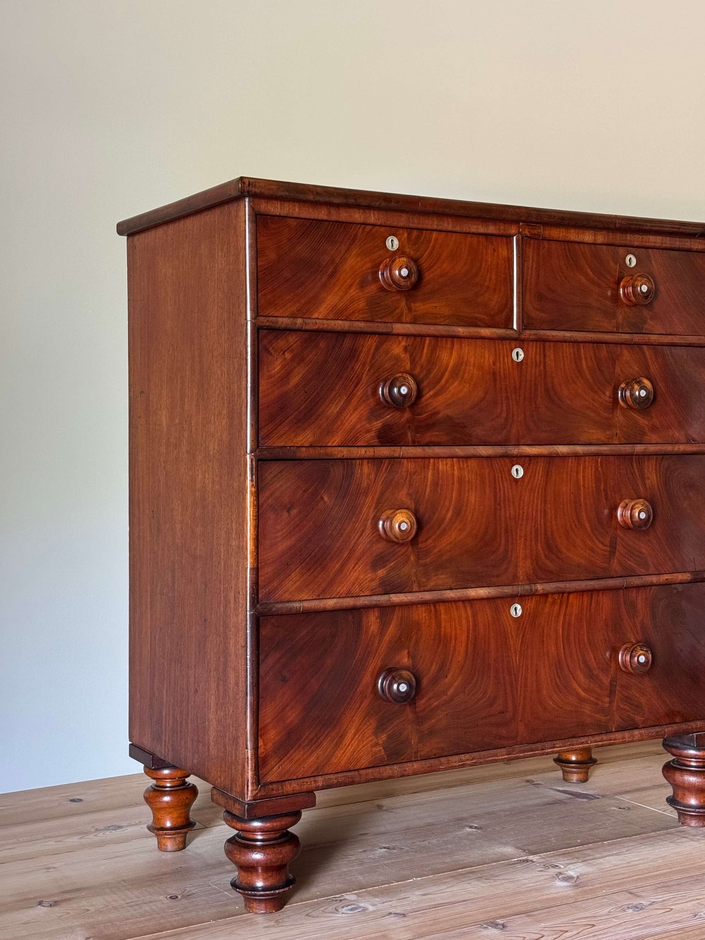 Victorian mahogany chest of drawers