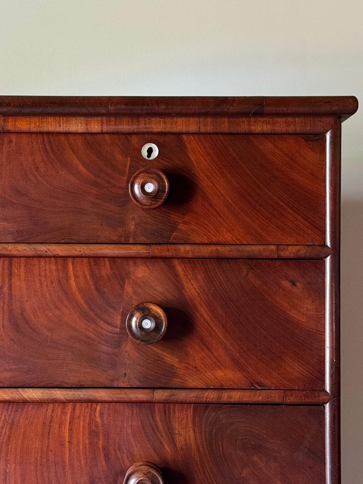 Victorian mahogany chest of drawers