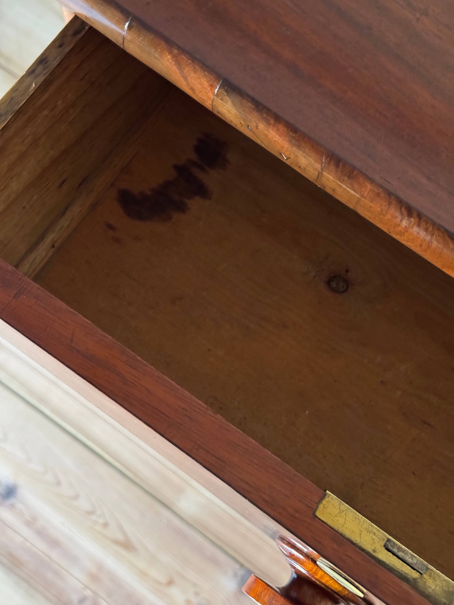 Victorian mahogany chest of drawers