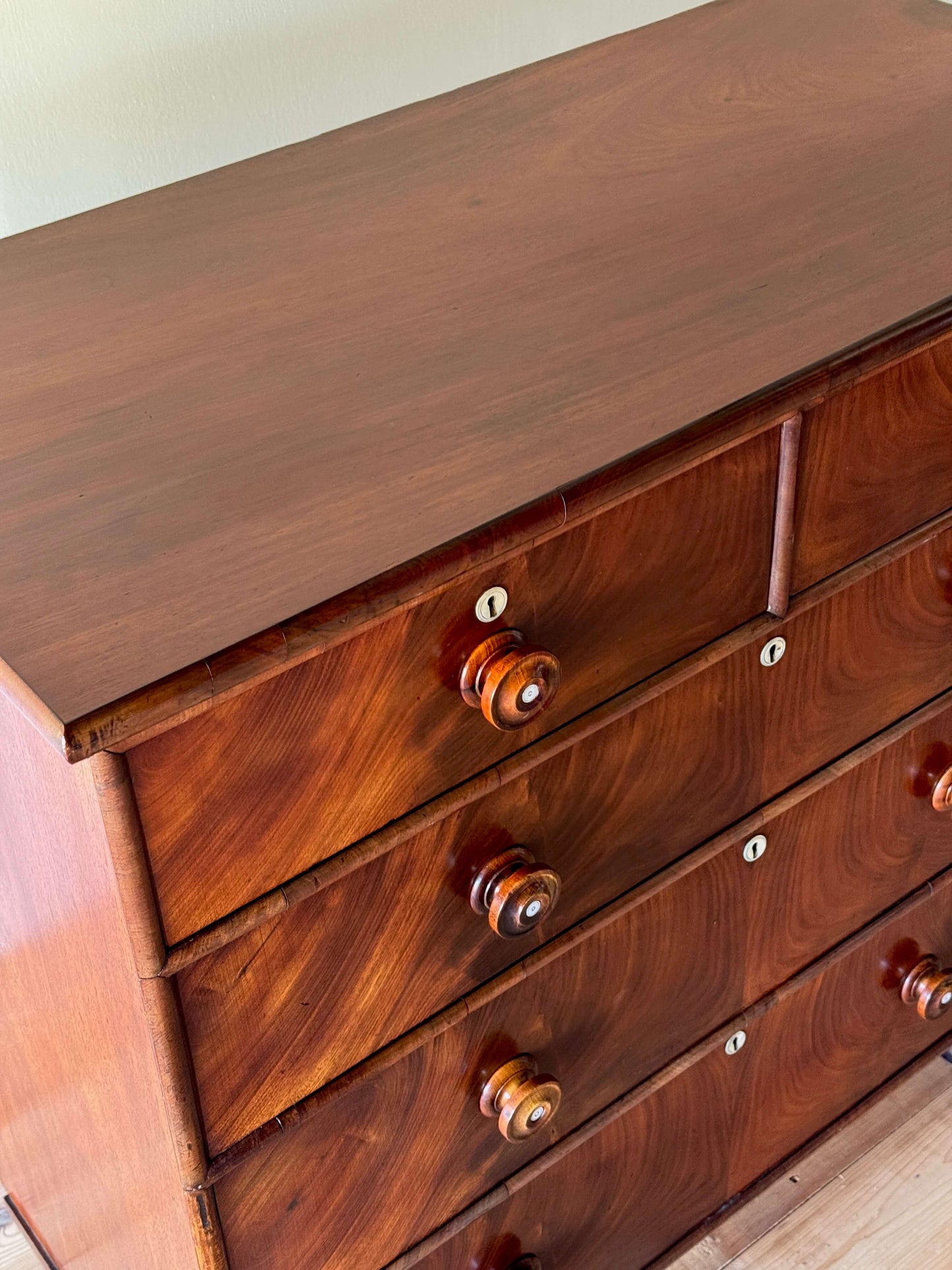 Victorian mahogany chest of drawers