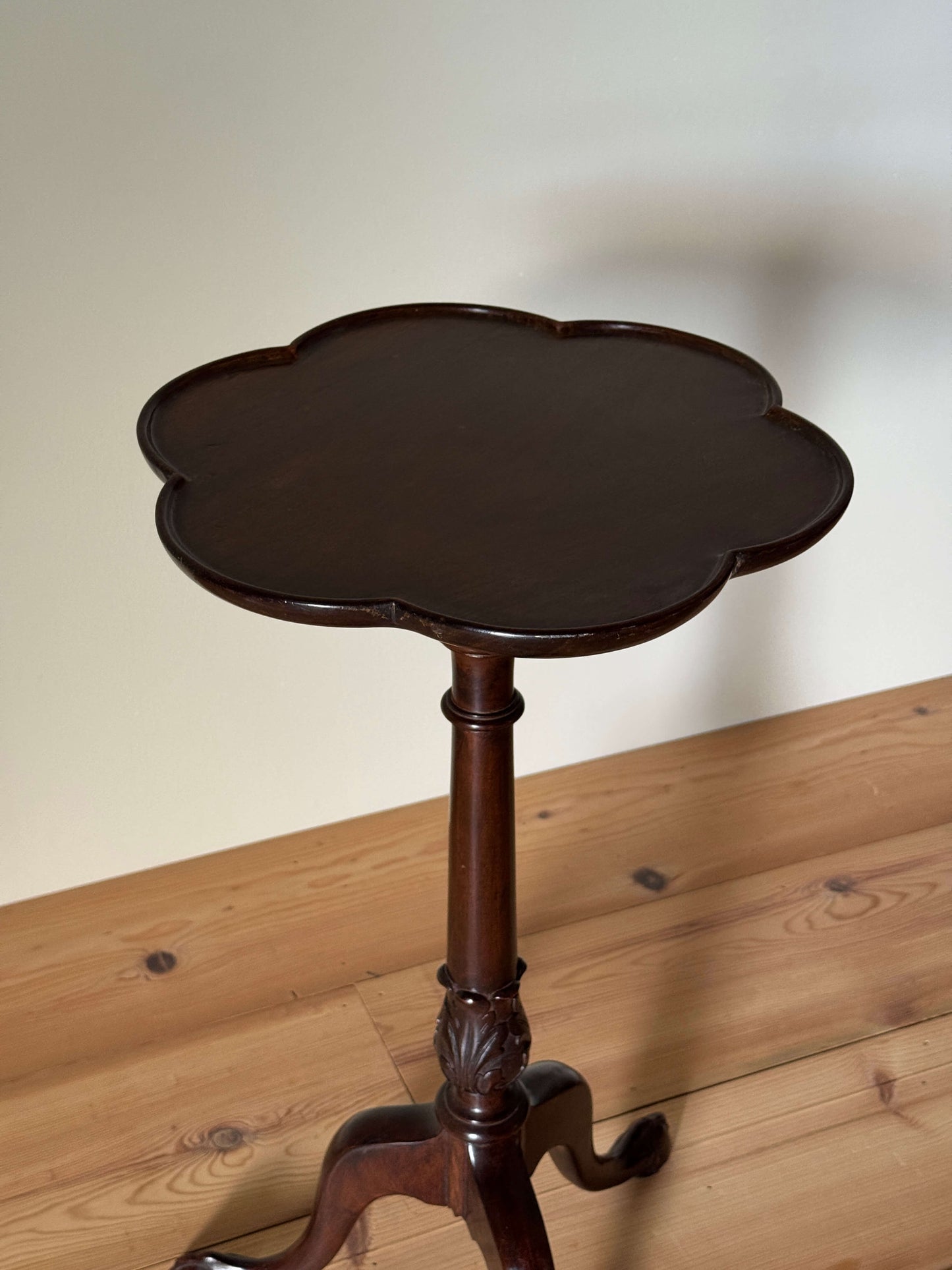 Victorian mahogany scalloped wine table