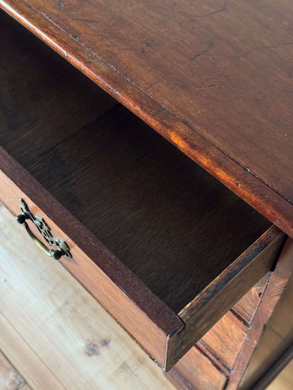 Georgian mahogany chest of drawers on bracket feet