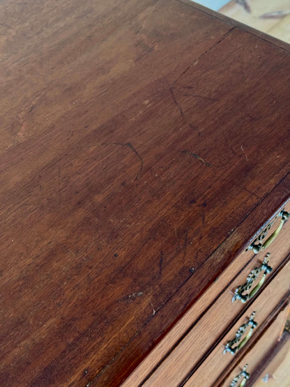 Georgian mahogany chest of drawers on bracket feet