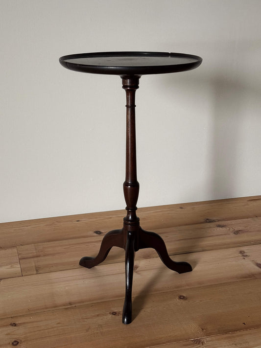 Victorian mahogany wine table on splayed legs