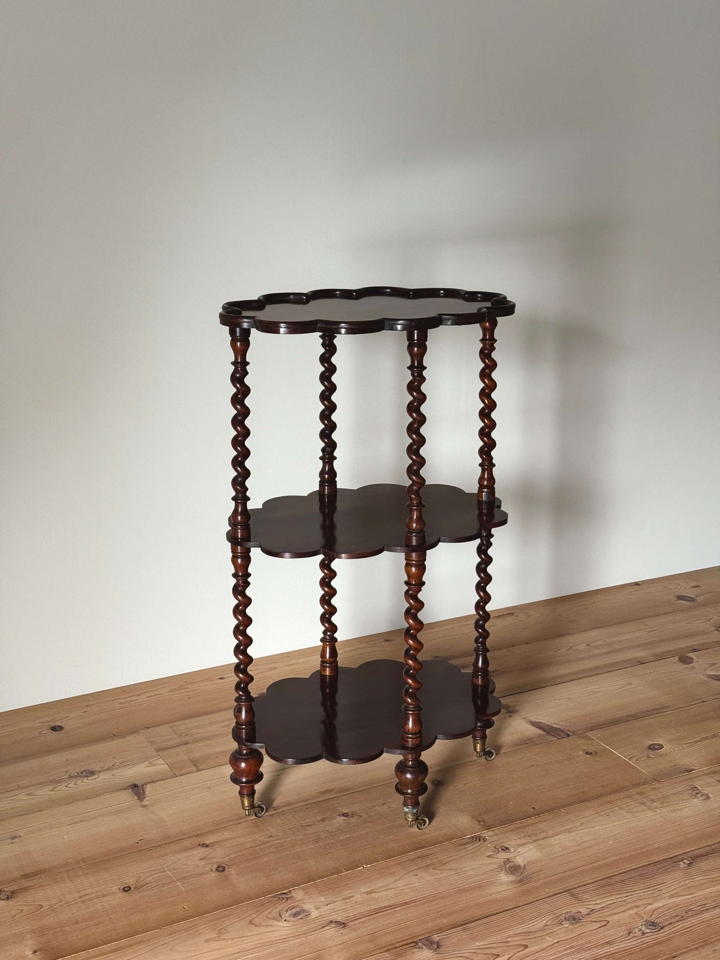 Victorian rosewood scalloped whatnot