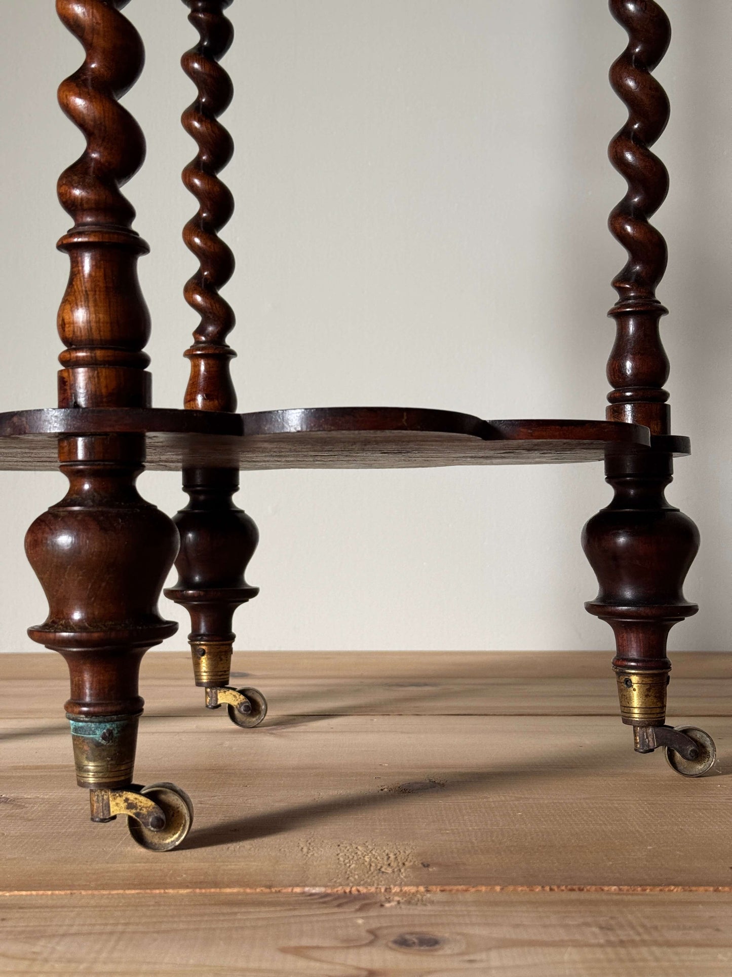 Victorian rosewood scalloped whatnot