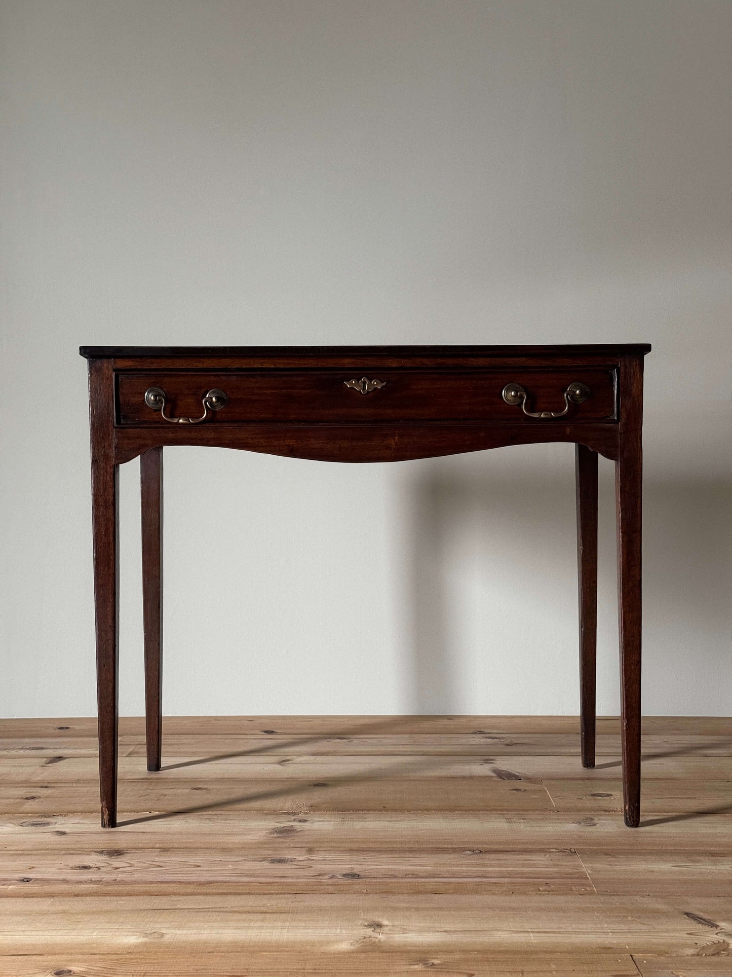 Georgian mahogany console table with drawer