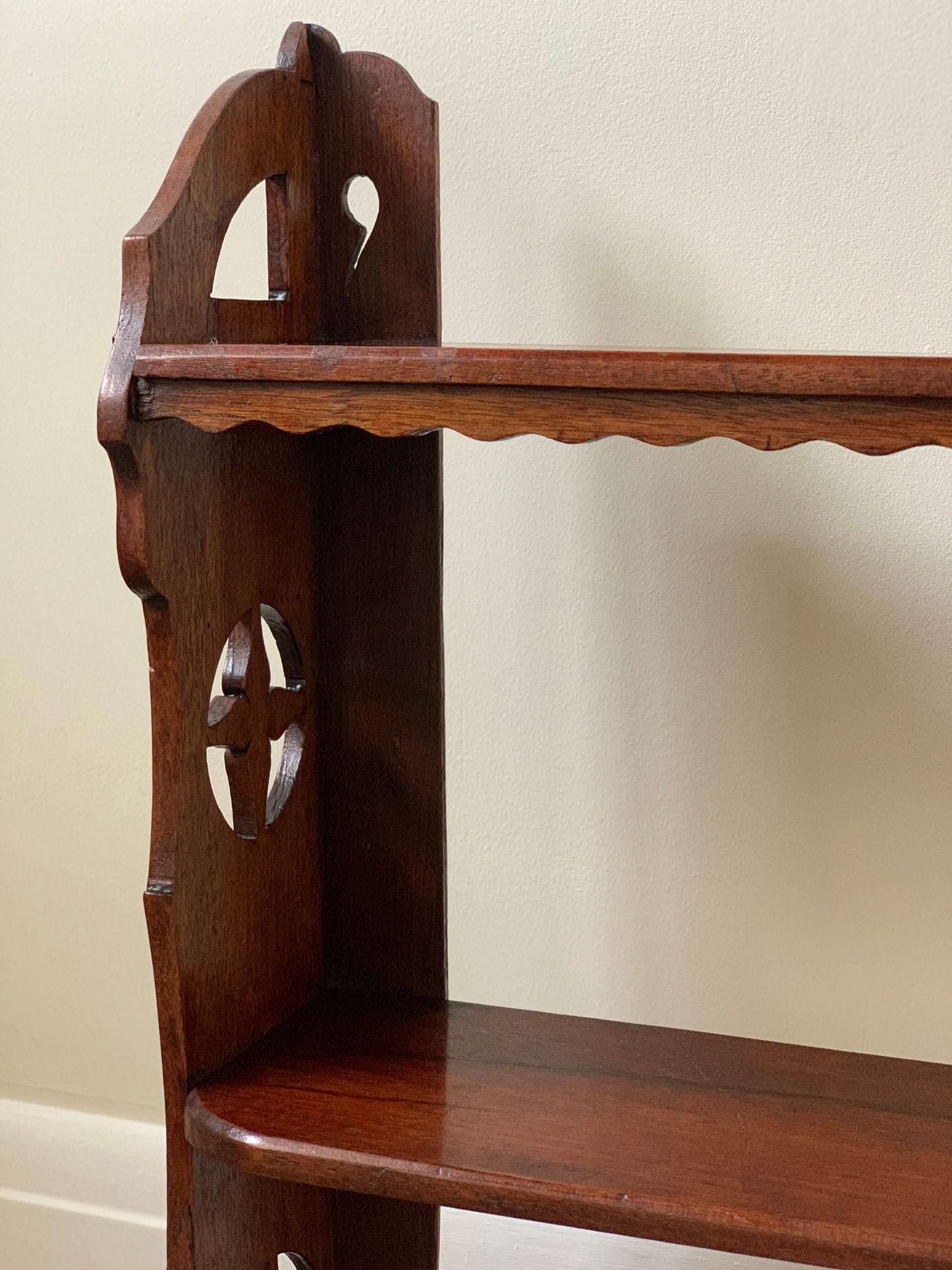 Antique folk wall-mounted shelf with scallop detailing