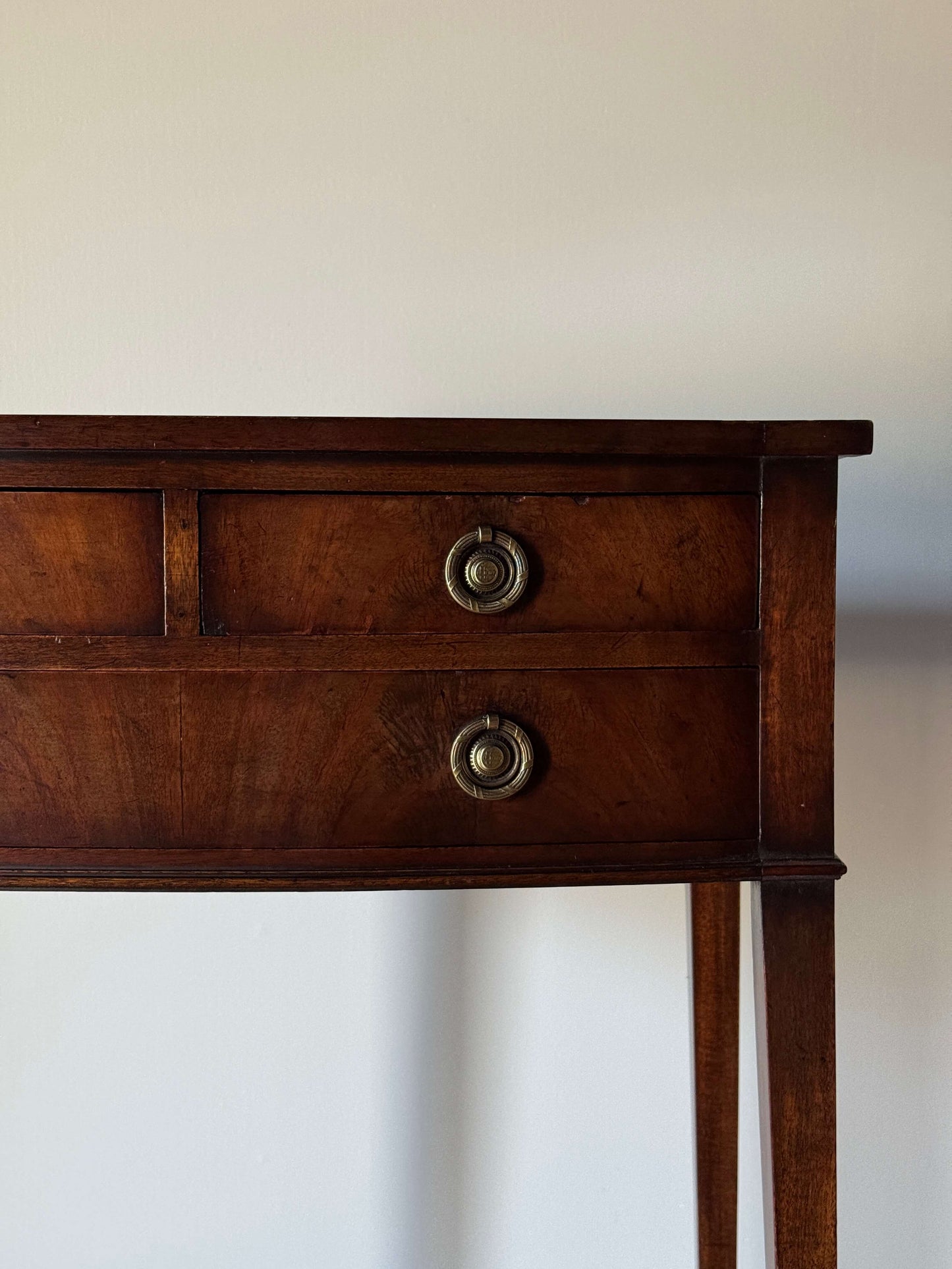 Edwardian mahogany bow-fronted lamp table