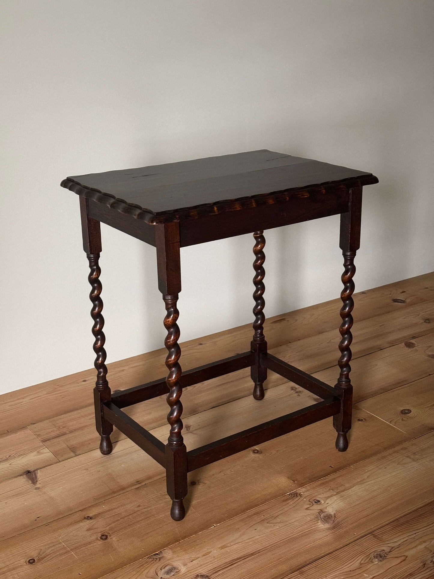 Vintage rectangular barley twist table with scalloped top