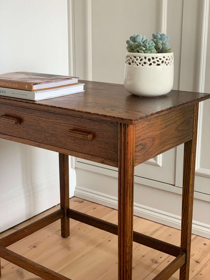 Vintage Fyne Ladye reeded scalloped table with drawer