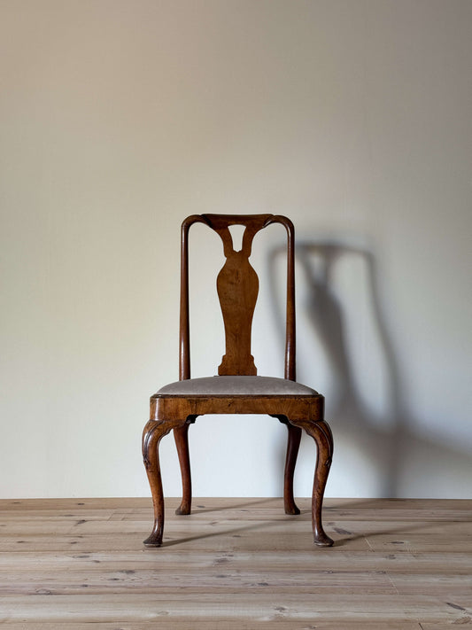 Georgian walnut occasional chair