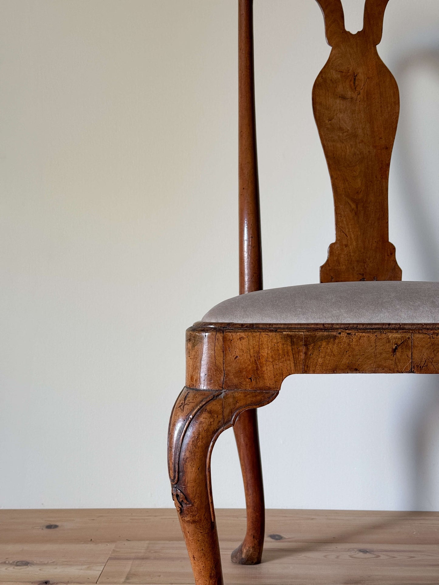 Georgian walnut occasional chair