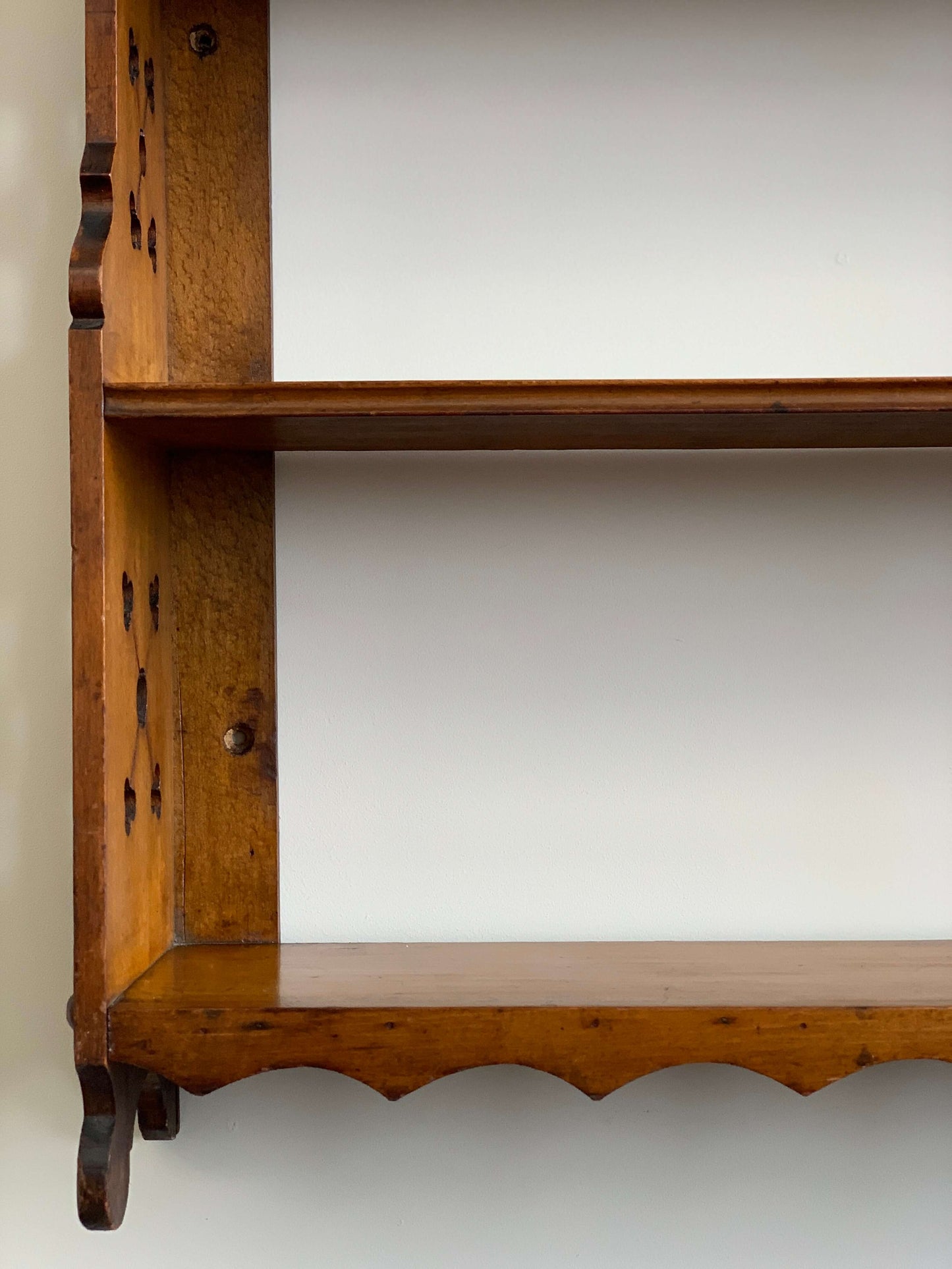 Antique shelf with scalloped detail