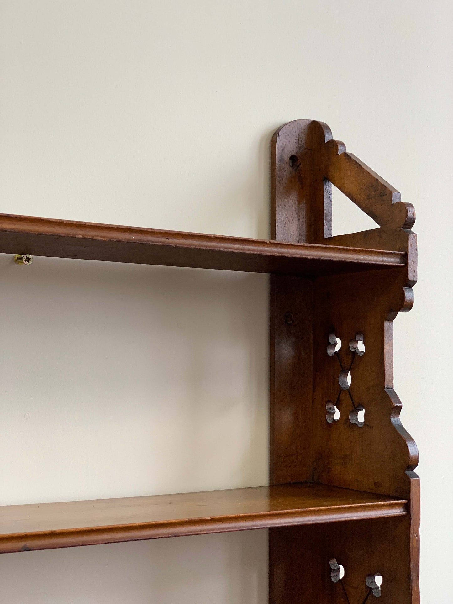 Antique shelf with scalloped detail