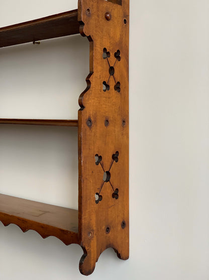 Antique shelf with scalloped detail