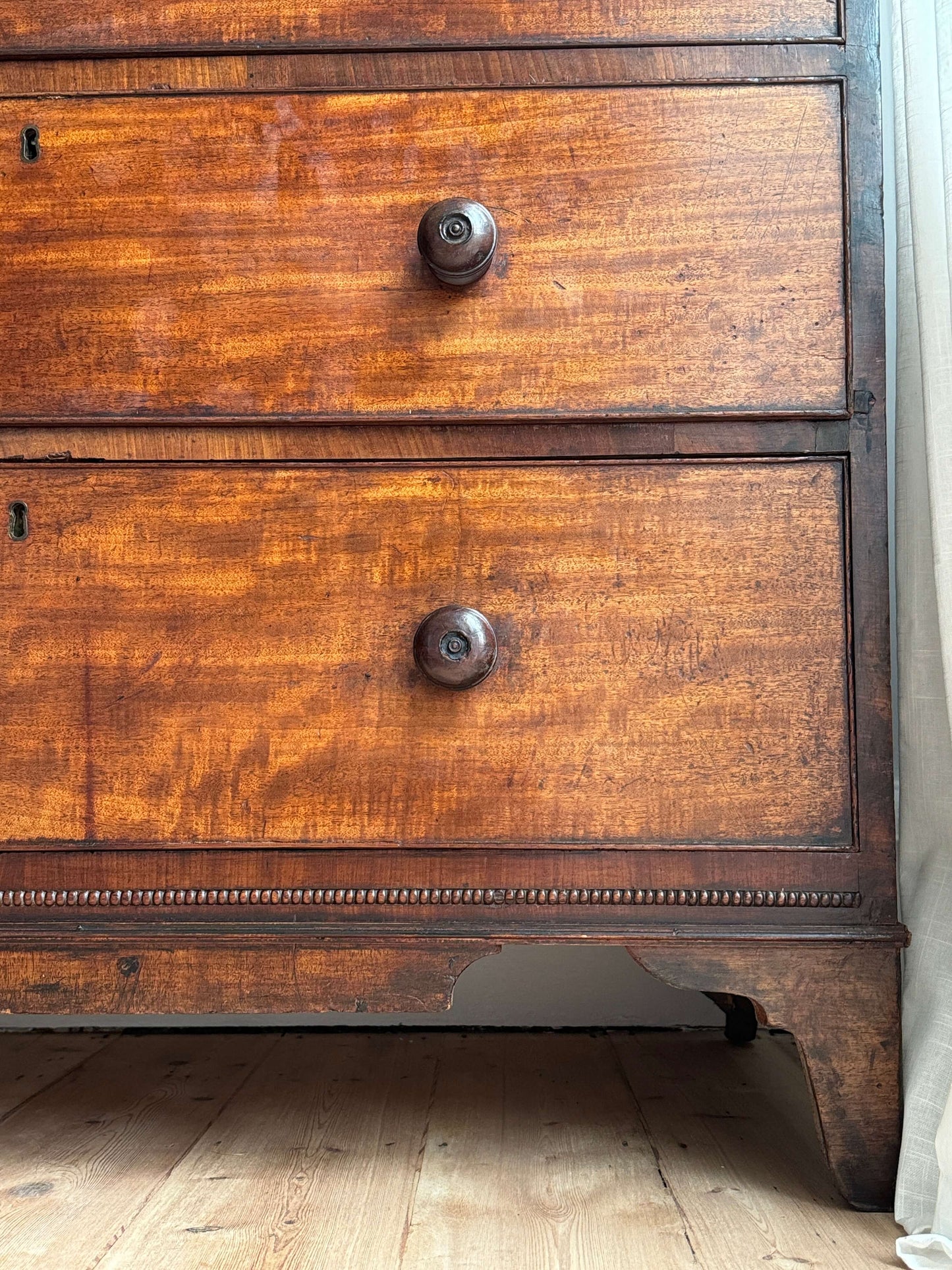 Early Victorian chest of drawers