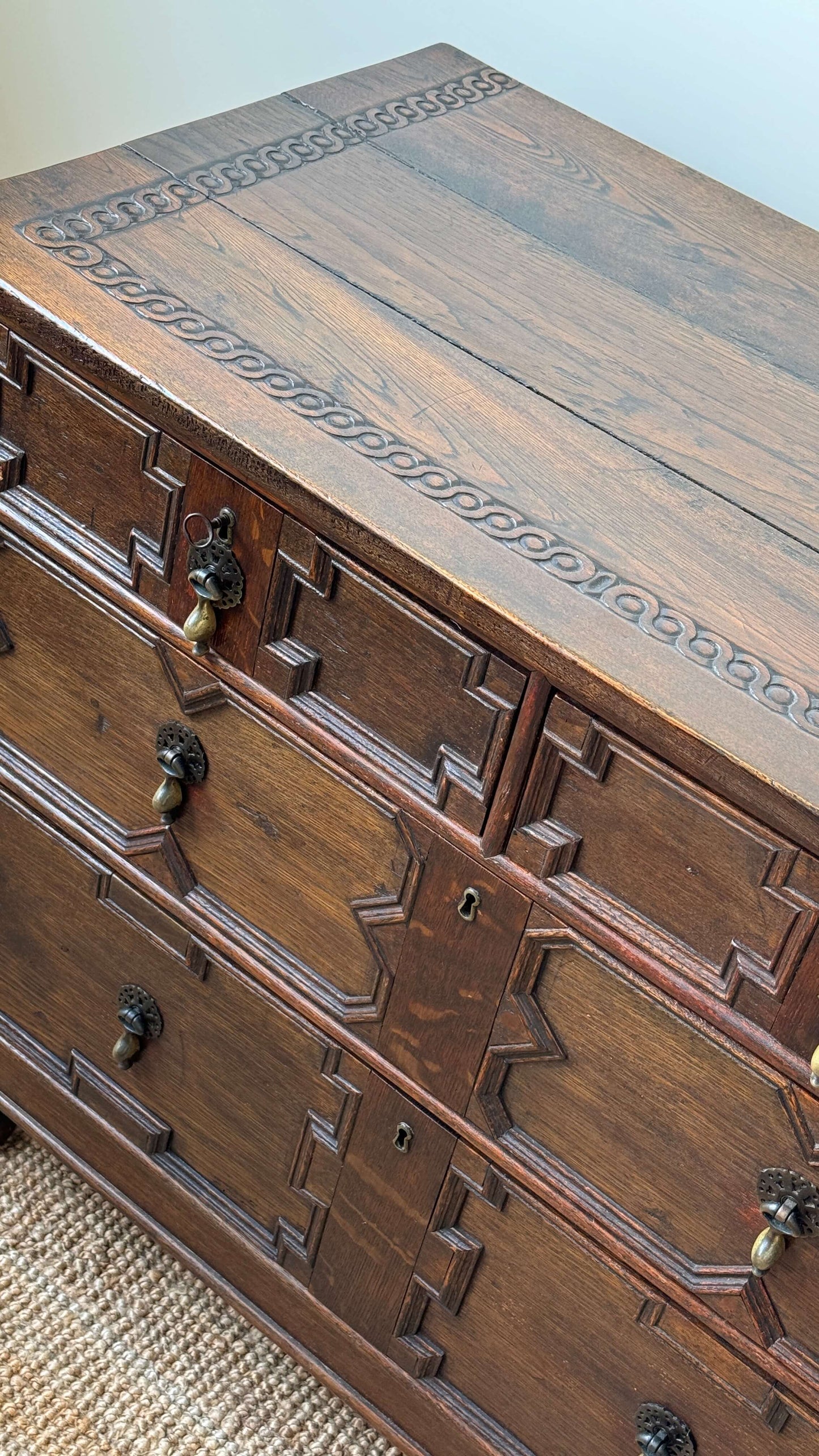 ON HOLD Early Georgian oak chest of drawers on bun feet